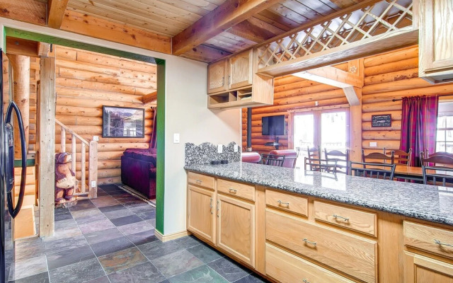 Snowshoe  4 Bedroom Home by RedAwning