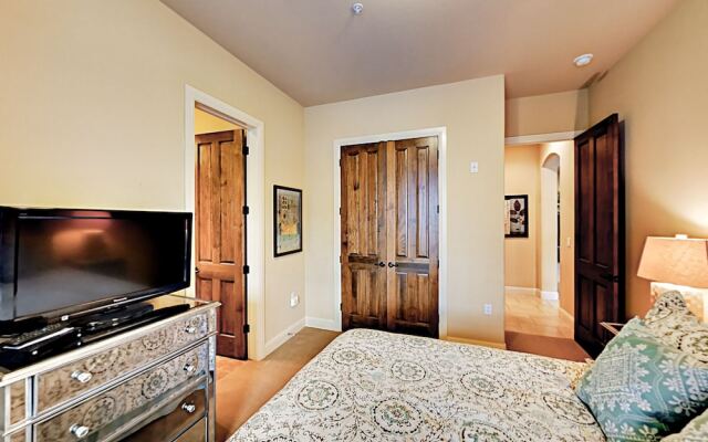 416 Lakeway - 3 Bedroom Condo