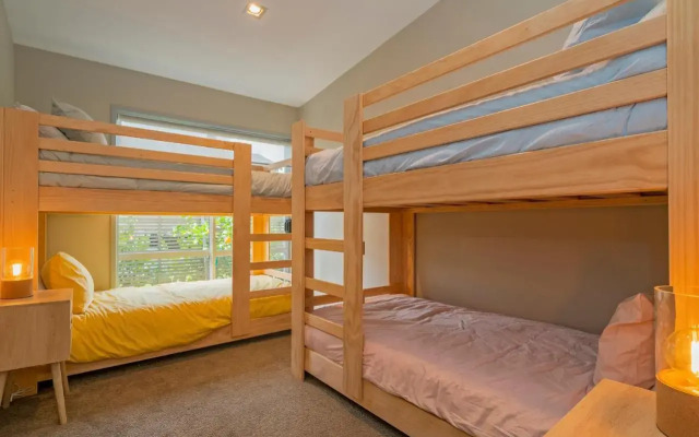 Sanctuary By The Water - Matarangi Holiday Home