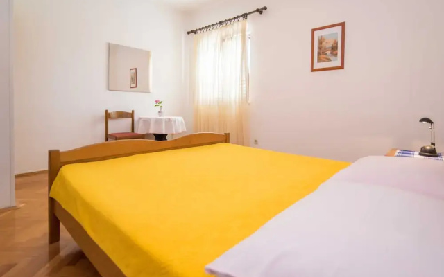 Comfortable Kastel Stafilic Apartment With Balcony