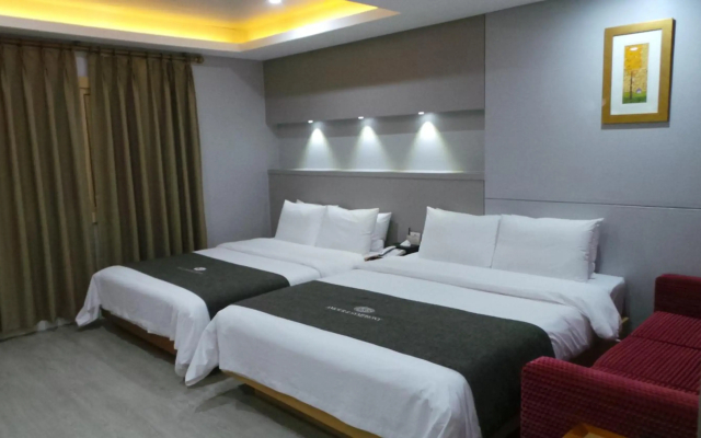 Hotel Amour
