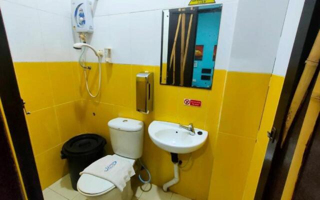 OYO 90576 Holiday Dive Inn