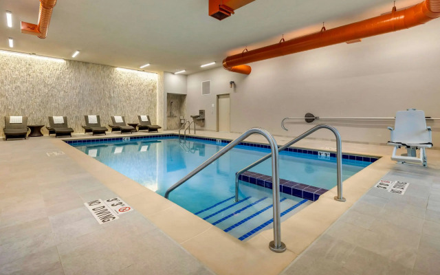 Cambria Hotel Milwaukee Downtown