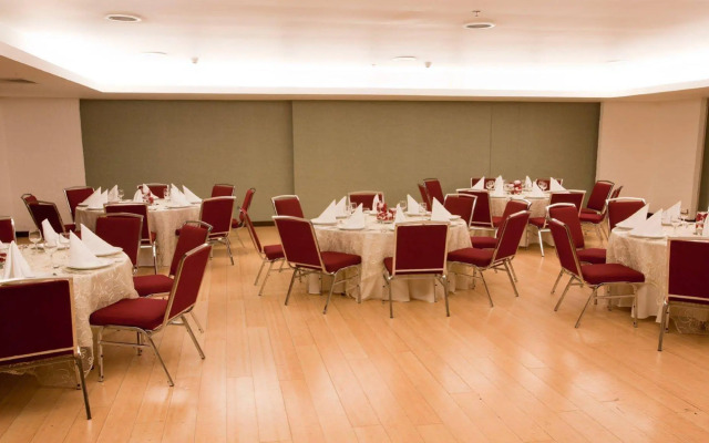 Holiday Inn Bogota Airport by IHG