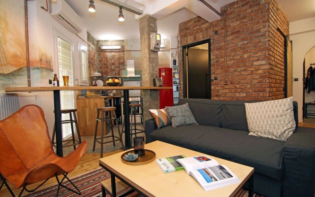 Kostas' Downtown Industrial Loft