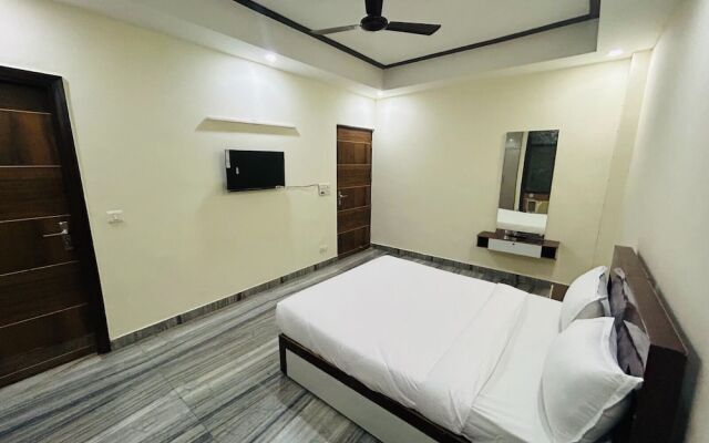 Roomshala 073 Hotel Budget Stays