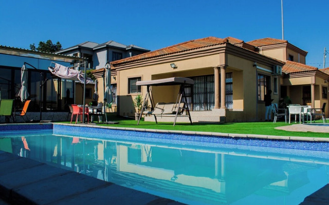 WoodMead Guest House & Events