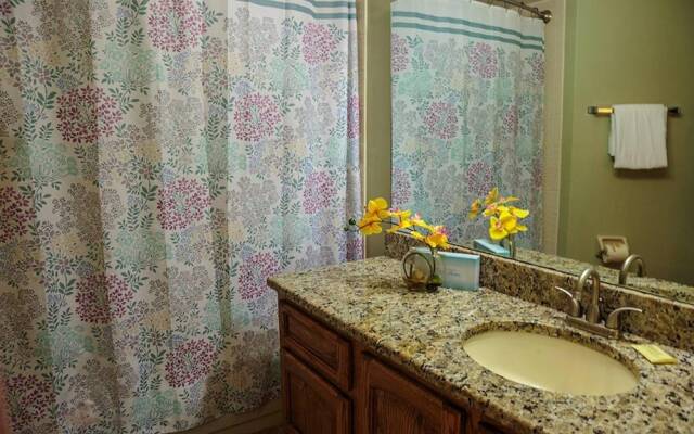 Clean Hole IN ONE Golf Condo