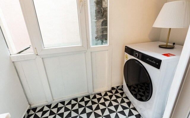 Missafir Superb Flat in the Heart of Cihangir