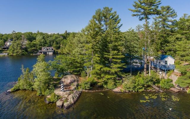 Magic on Little Go Home~3 bedroom cottage + guest cabin on 980 ft shore!