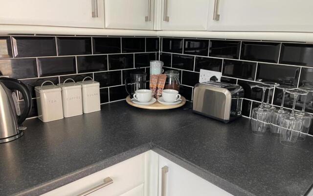Impeccable 2-bed Apartment in Eastbourne
