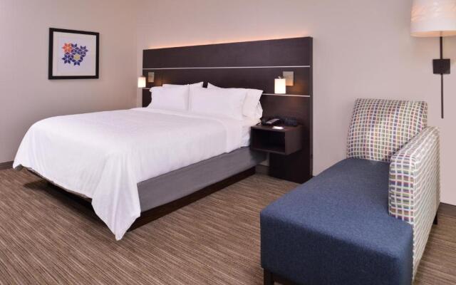 Holiday Inn Express & Suites Mall of America - MSP Airport, an IHG Hotel