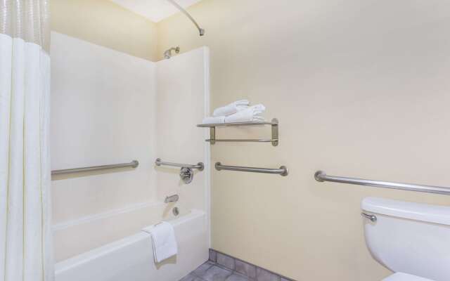 Baymont by Wyndham Bowling Green