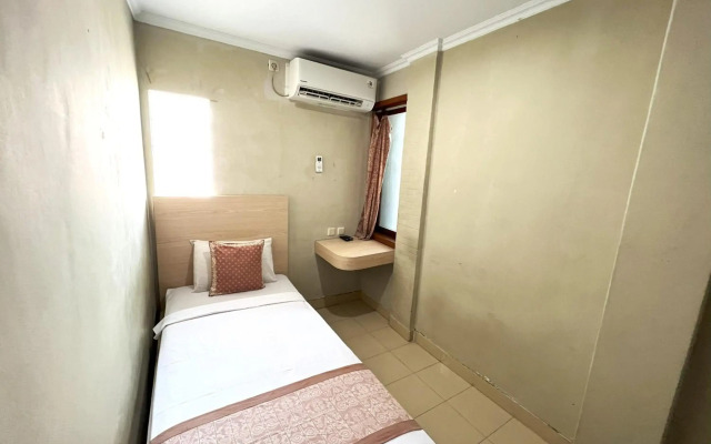 OYO 3819 Hotel Winotosastro