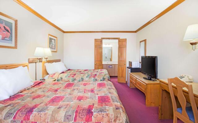 Days Inn by Wyndham Auburn