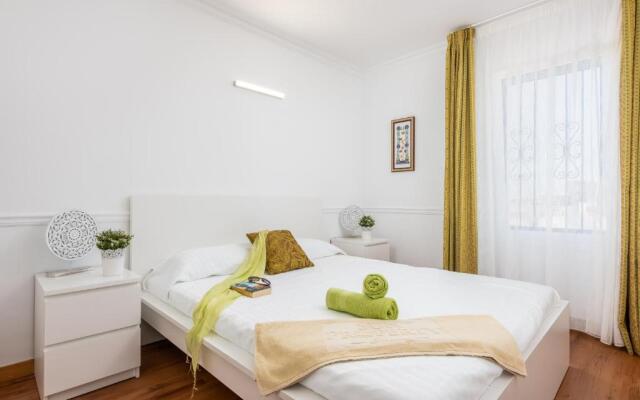 Beautiful VILLA Sahara, bbq, heated pool!