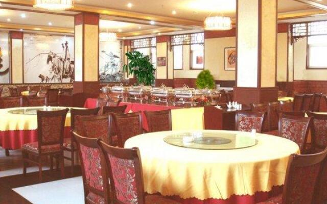 Universal Jinghang Airport Hotel