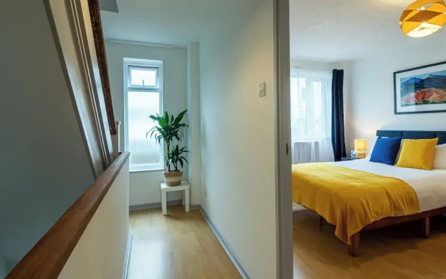 Captivating 3-bed House in London