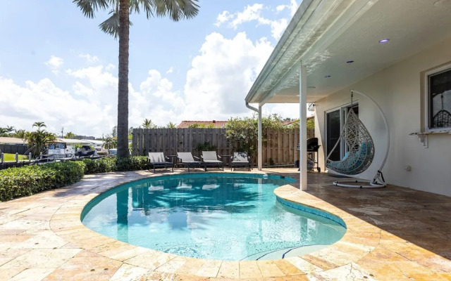 Dockside Daydreams - Canalfront and Pool Oasis