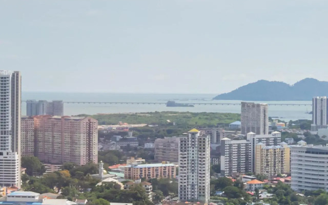 Georgetown High Floor Luxury 3BR Suite