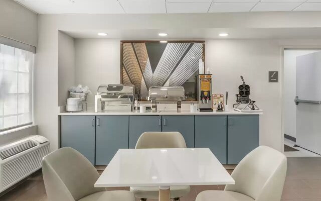 Comfort Inn & Suites Louisville Airport Fair & Expo