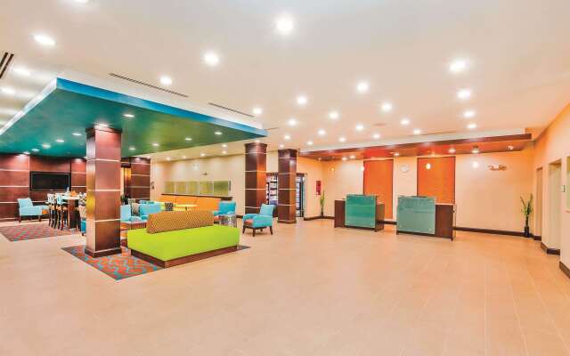 La Quinta Inn & Suites by Wyndham Cotulla