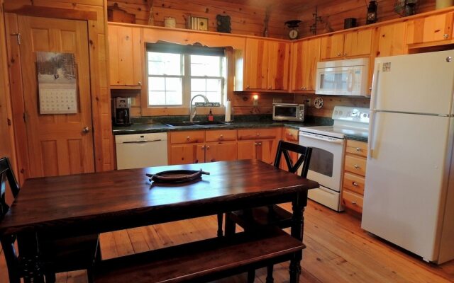 Limerick Lodge 3 Bedrooms 3.5 Bathrooms Cabin