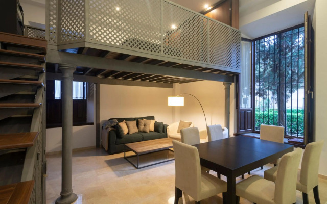 APARTAMENTOS DELUXE PALACIO DE LOS JERÓNIMOS free parking