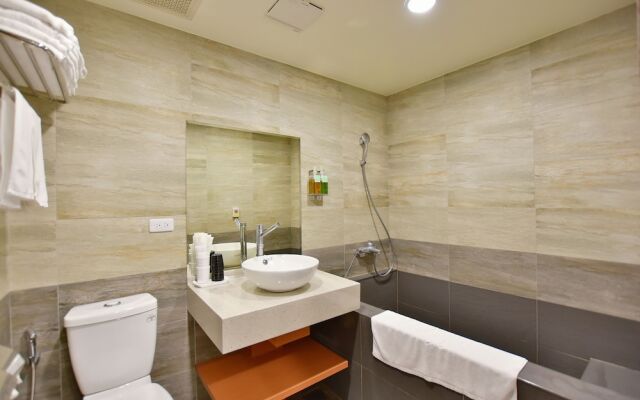 Ruocing Hot Spring Hotel