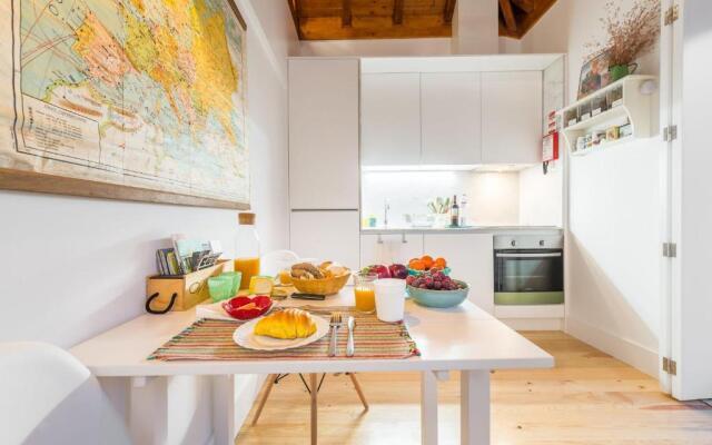 Home in Porto - Cozy 2BR Duplex by LovelyStay