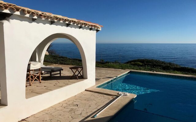 Villa en Cala Serena en primera linea de mar