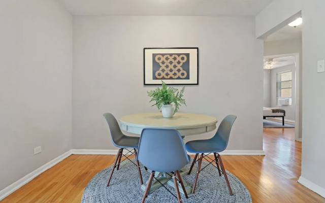 2BR Modern & Comfy Apt in Rogers Park