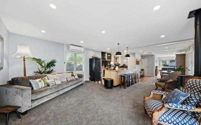 The Long House - Waikanae Holiday Home