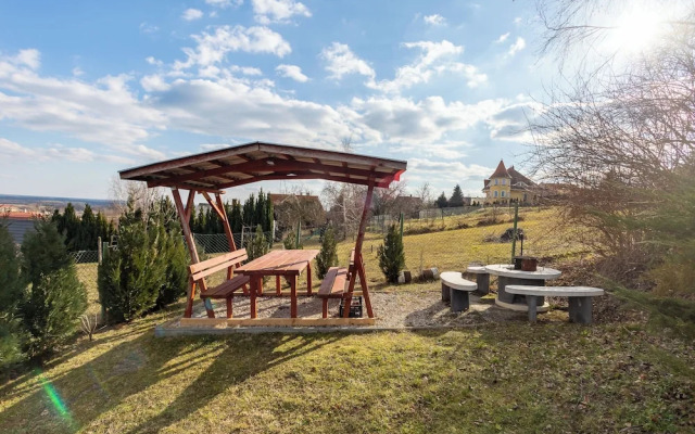 Karesz Holiday Home