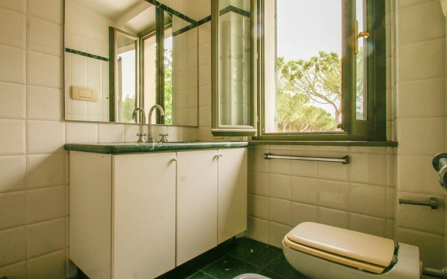Stunning Apartment in Pesaro With Wifi and 6 Bedrooms