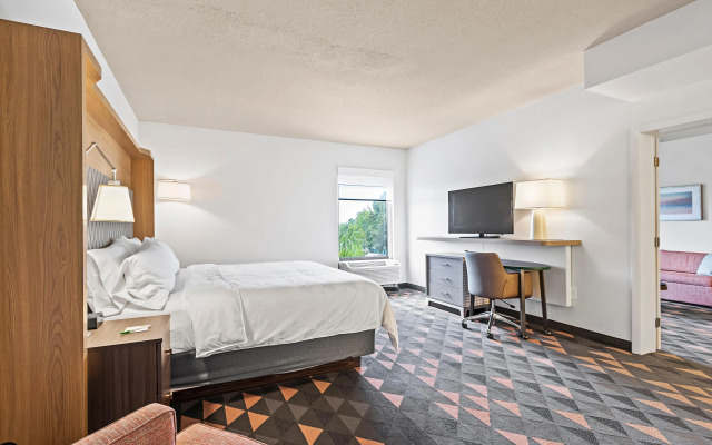 Holiday Inn St. Petersburg West by IHG