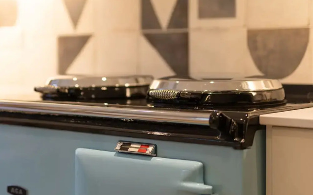 Windermere House - Sea Views Close to Harbour