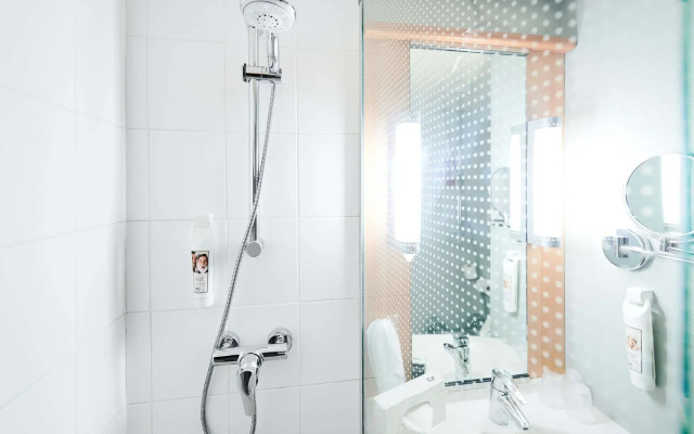 ibis Lyon Gerland Musée des Confluences