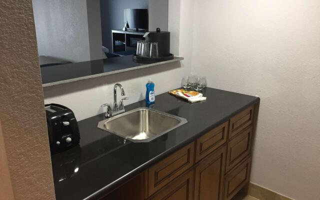 Best Western Plus Birmingham Inn & Suites