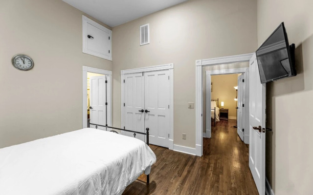 Downtown Delight - Private Balcony - Downtown Condo