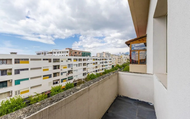 Modern Apartment With Scenic Views Earthy Vibes