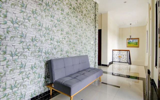 The Shine Residence by OYO Rooms