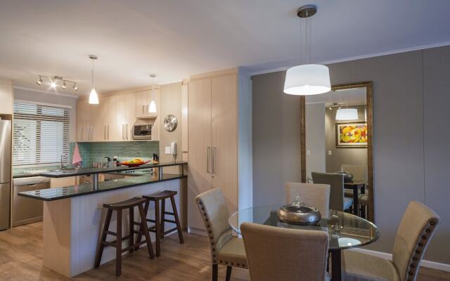 Cape Town City Accommodation - The Island Club