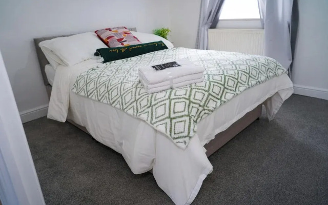 Cosy Luxury Apartment in Milton Keynes