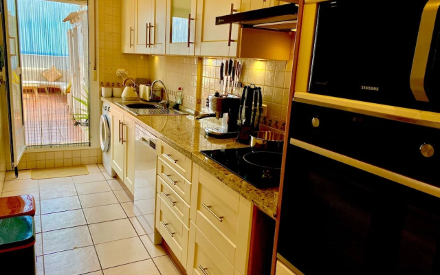 3bed Penthouse With Large Terrace & Sea View