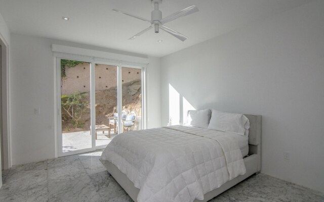 Modern 4 Bedroom Pedregal Villa Reduced Nightly Rate for 4+ Nights at Villa Besame