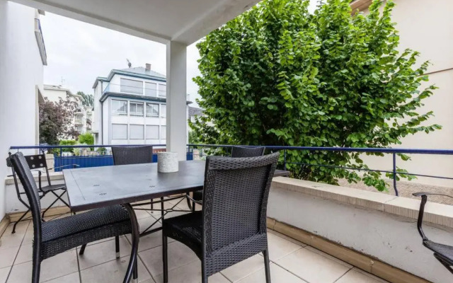 Charmant appartement avec terrasse dans villa