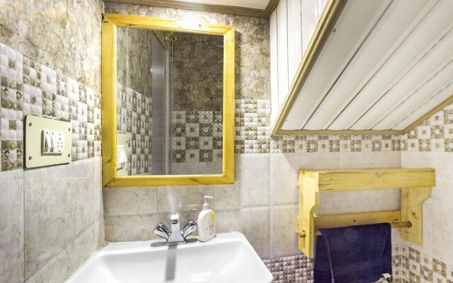 GuestHouser 1 BR Bed & Breakfast 83ac