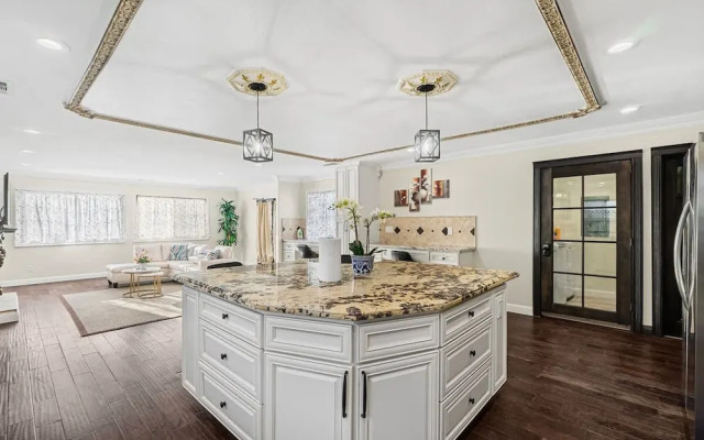 SJ Downtown 5 BR Stunning House