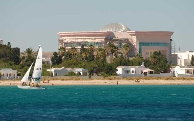 Hammamet northern border (Nabeul), 200m from sea and downtown